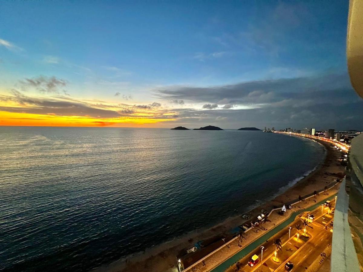 דירות מזטלן Sunset View Malecon 1404 Vista Panoramica Al Mar מראה חיצוני תמונה