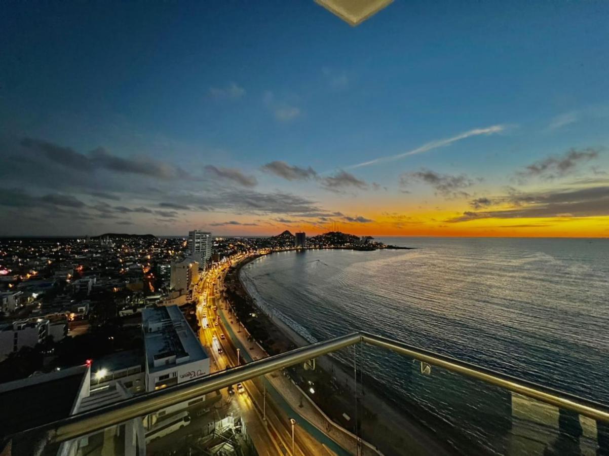 דירות מזטלן Sunset View Malecon 1404 Vista Panoramica Al Mar מראה חיצוני תמונה